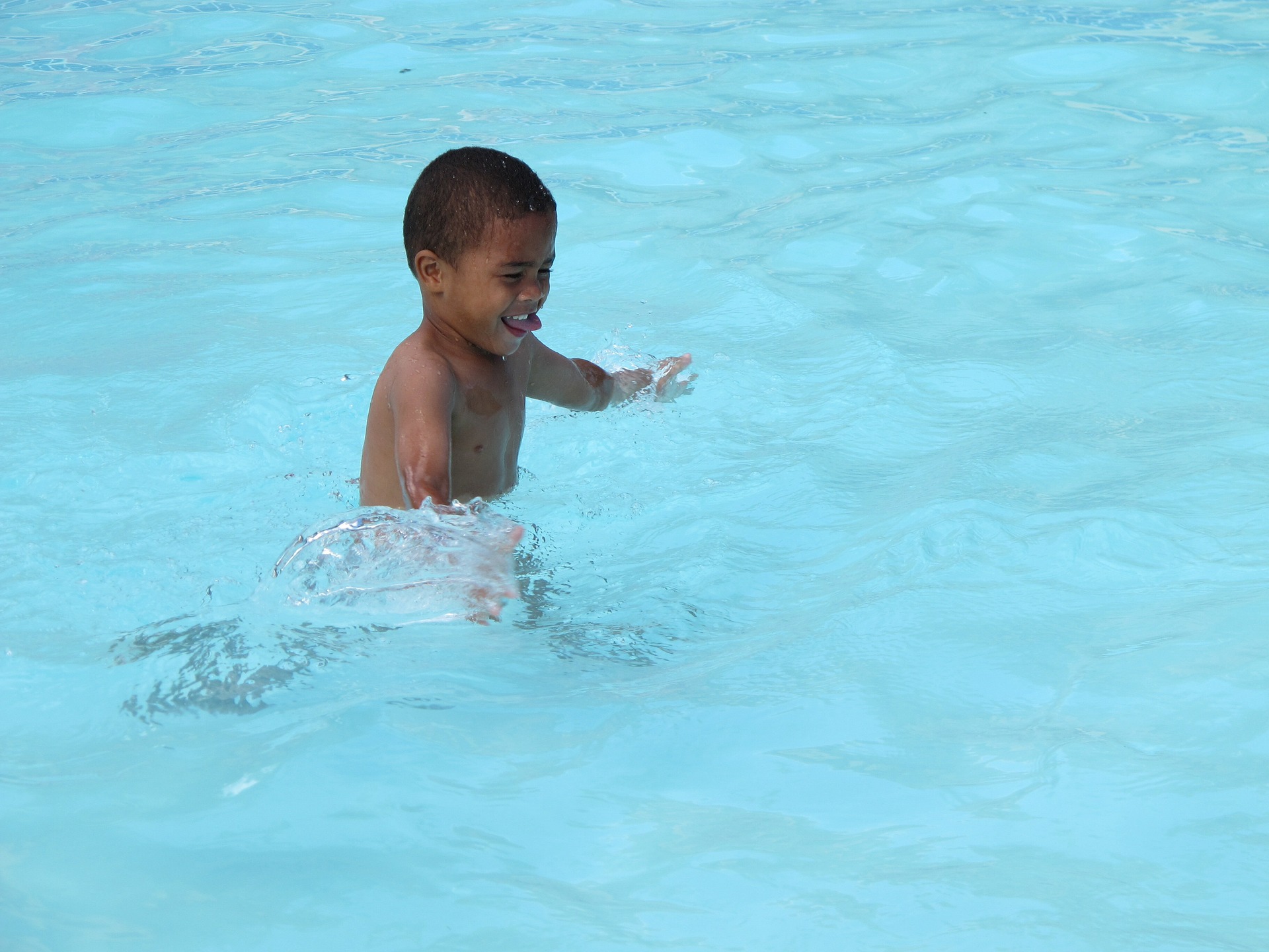 piscine-courir-dans-leau