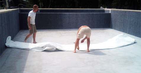 Étanchéité d'une piscine grâce à un liner 75/100e blanc