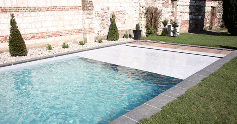 Volet de piscine immergé avec moteur dans l'axe avec fin de course et caillebotis en bois IPÉ.