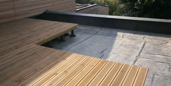 Revêtement toiture terrasse accessible en bois exotique 