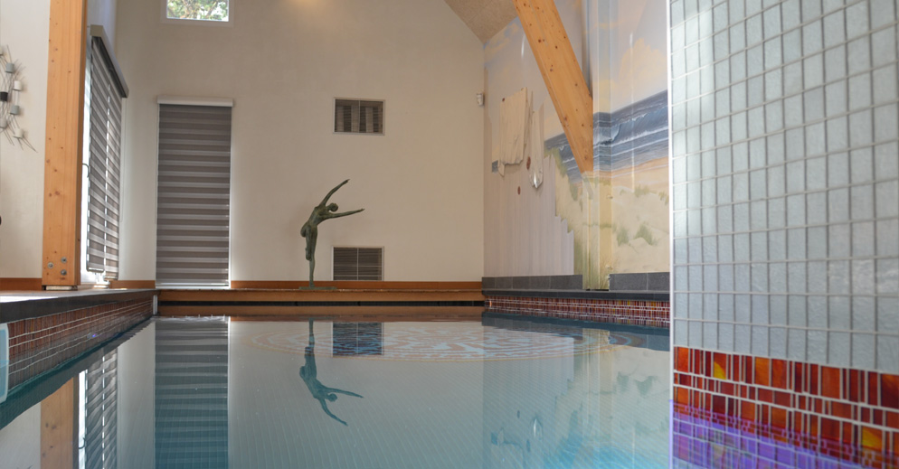 piscine carrelee avec des mosaiques