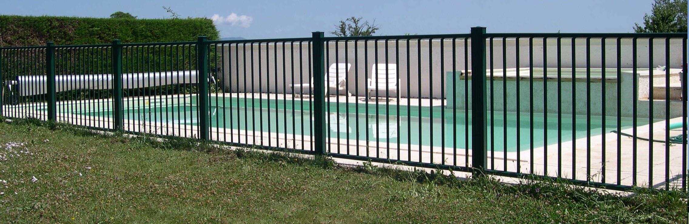 Barrière piscine sécurité - Piscine & Jardin