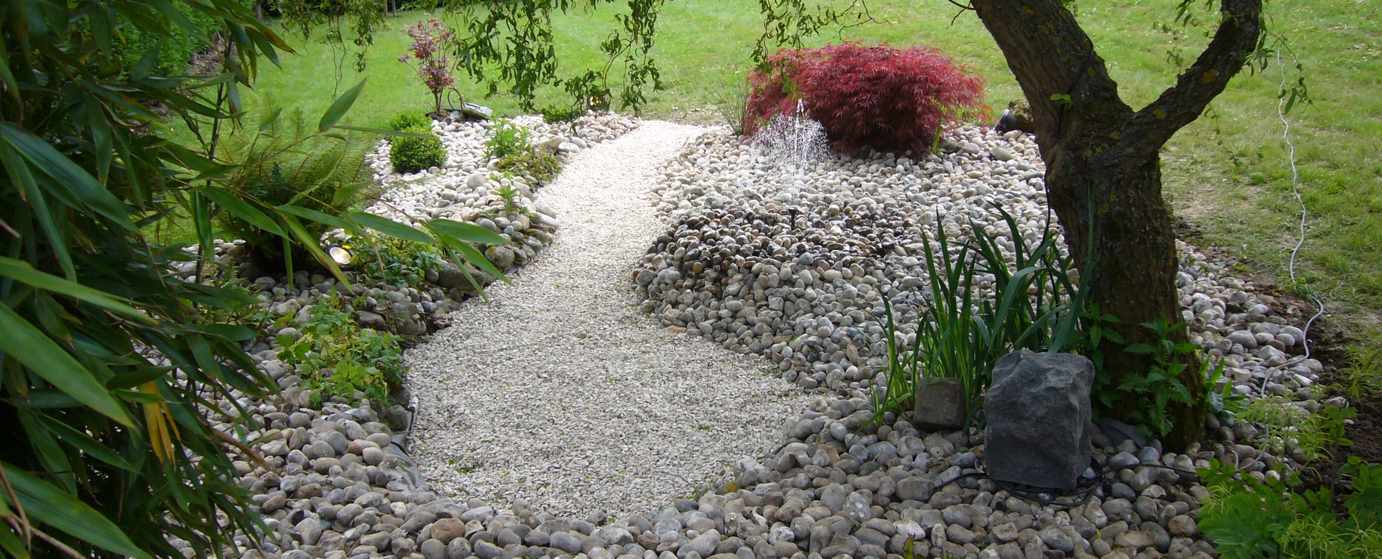 Réalisation d'un massif minéral ou jardin minéral dans vos espaces verts