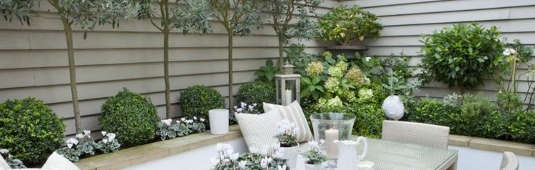 Miroir extérieur : 17 modèles pour décorer votre jardin