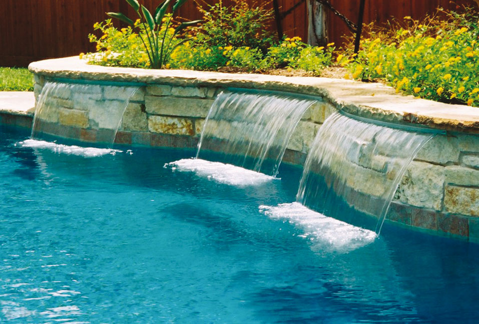 cascade piscine relaxant eau
