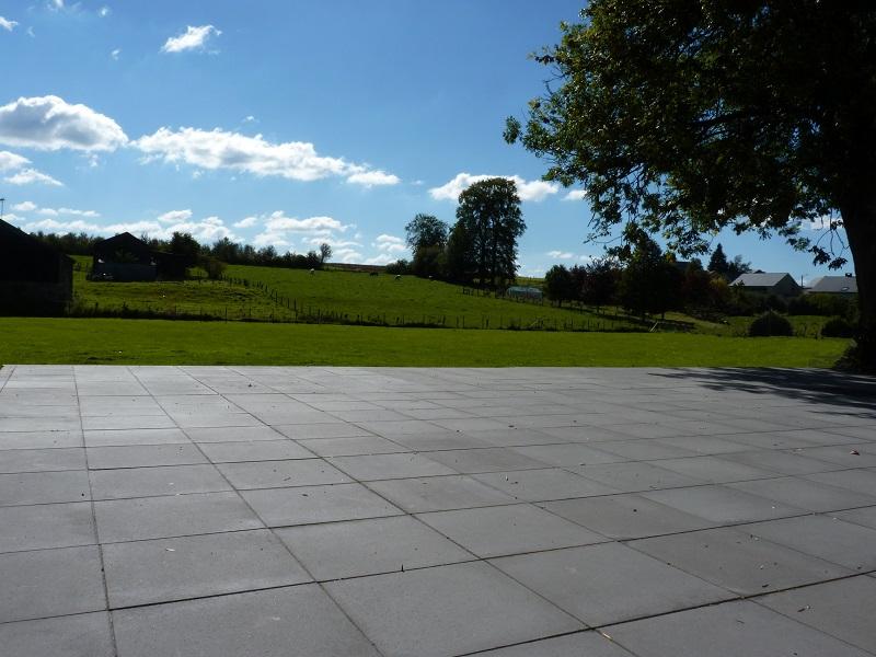 Dalles en béton, carrossable, idéal en accès comme pour terrasse 