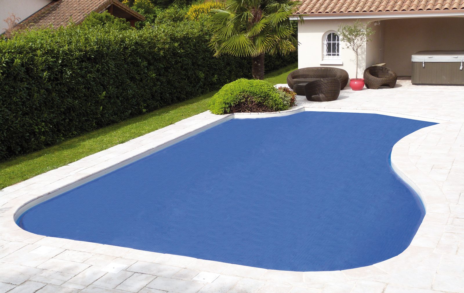 Couverture à bulles isothermique pour piscine