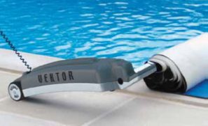 Vector-1---Enroulage-de-couverture-à-barre Motorisation de couverture à barres piscine VECTOR 1
