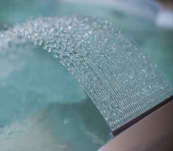 Jeux de spa pour les enfant grâce a cette cascade aquarella
